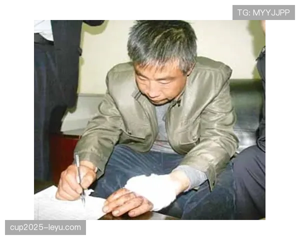 穆西亚拉多面才华闪耀赛场,灵活切换位置表现抢眼 穆西亚拉多面才华闪耀赛场,灵活切换位置表现抢眼