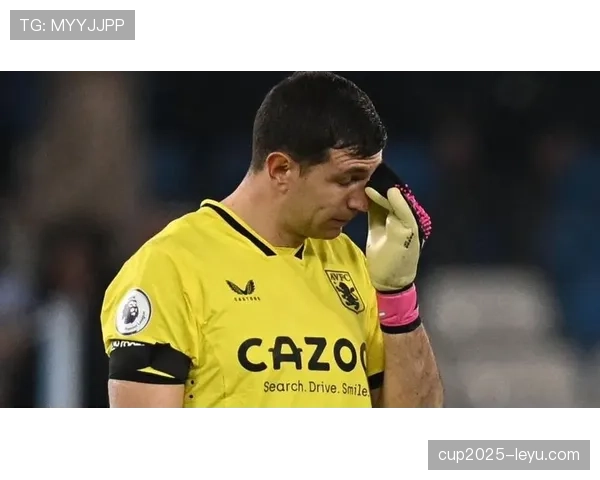 克拉克英超赛季表现抢眼，强势助力球队提升竞争力