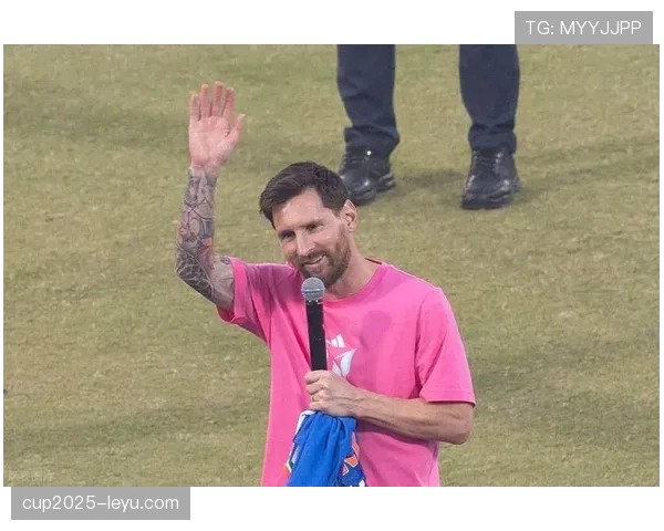 梅西C罗领跑2023全球足球明星年薪榜,收入飙升引热议 梅西C罗领跑2023全球足球明星年薪榜,收入飙升引热议