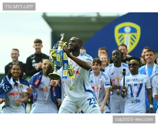 利兹联中场组织力爆发，稳步迈向升级目标