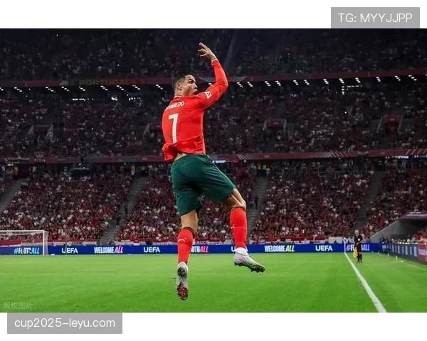 梅西与C罗职业生涯末期状态回勇，世纪对决再续足球传奇