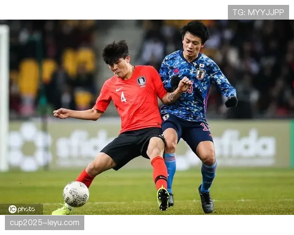 金玟哉荣膺世界最佳中卫，卓越防守实力获全球瞩目