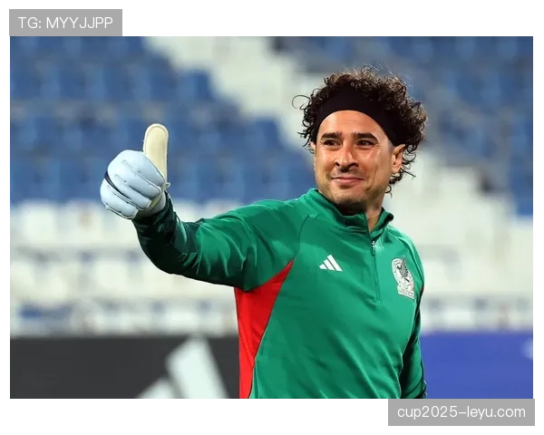 奥纳纳门将风格特点解析：出击果断、脚下技术出色、防线指挥能力突出