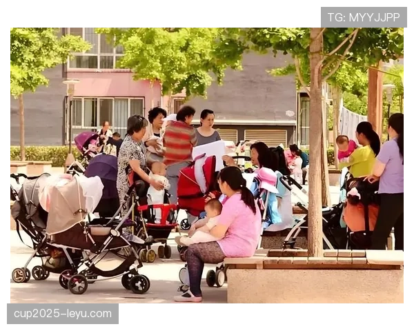 蒋林静训练完直接拎爱马仕去接娃，这妈当的也太不像普通人了